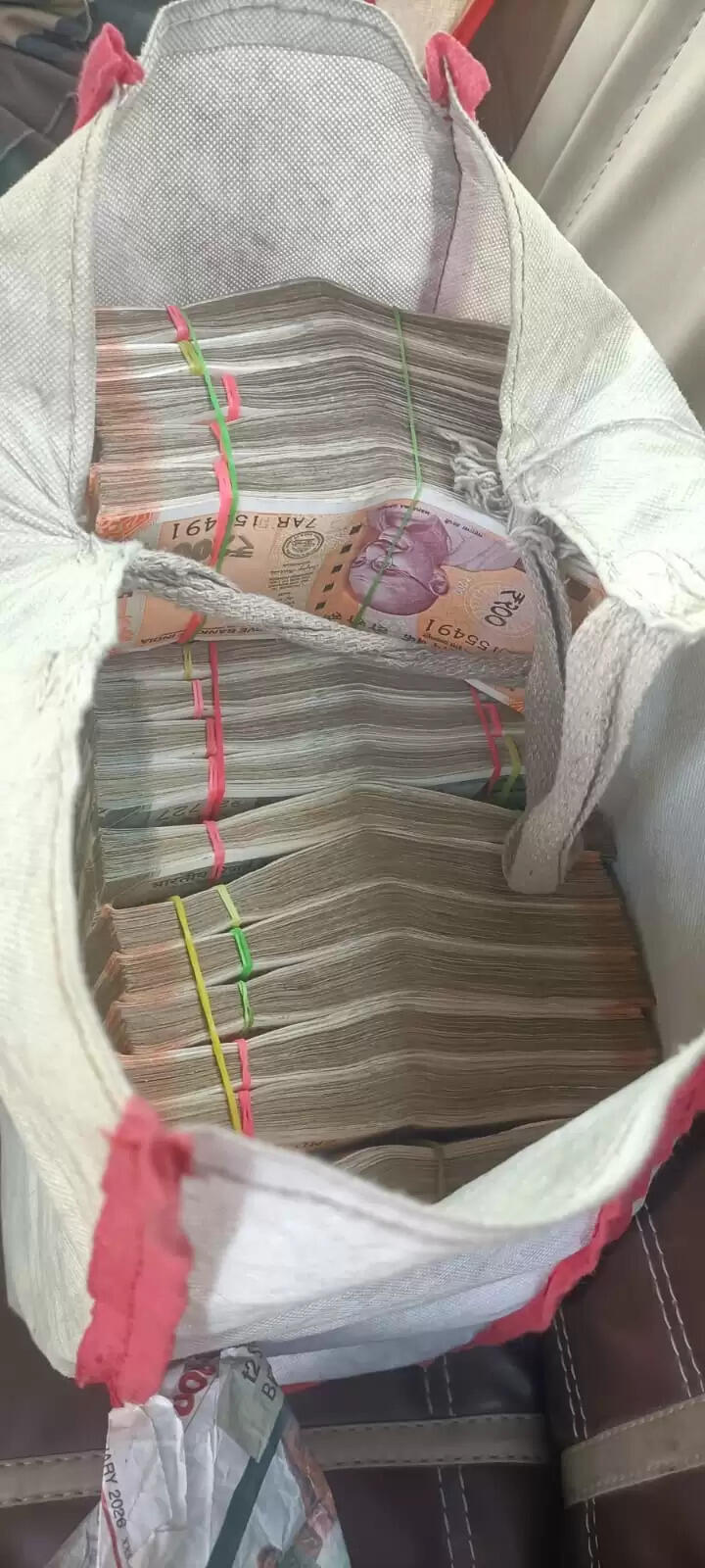 वाहन चेकिंग अभियान के दौरान 40 लाख नगद बरामद