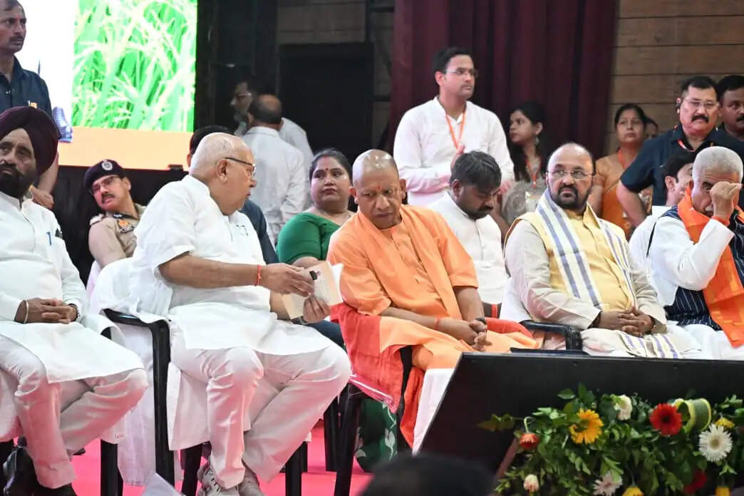जनप्रतिनिधियों के प्रस्तावों को प्राथमिकता देते हुए शीघ्र तैयार की जाए कार्ययोजना : मुख्यमंत्री
