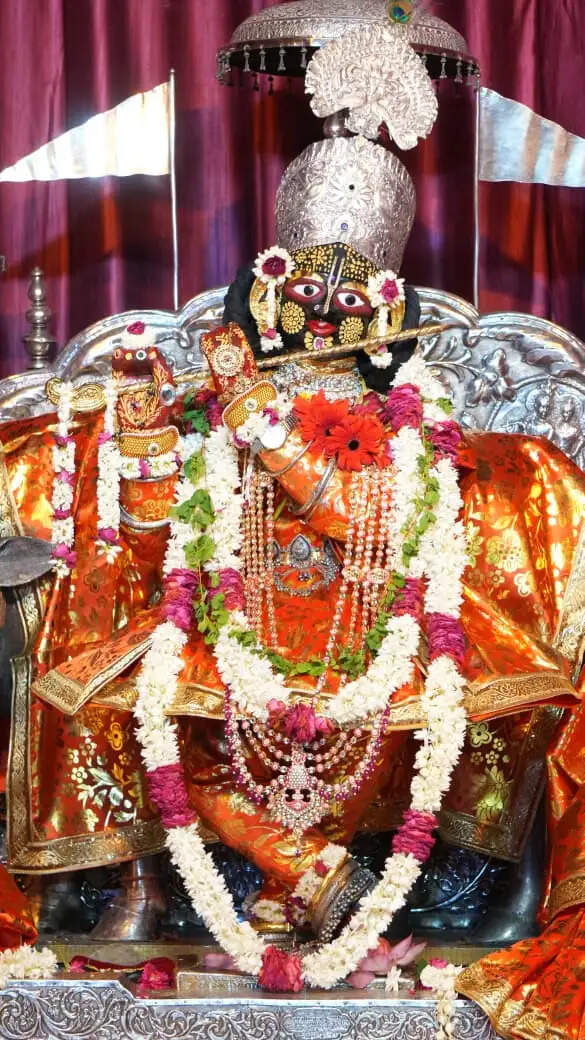 जन्माष्टमी पर सजेगी छोटी काशी: मंदिरों में आधी रात गूंजेगा कान्हा का जयघोष