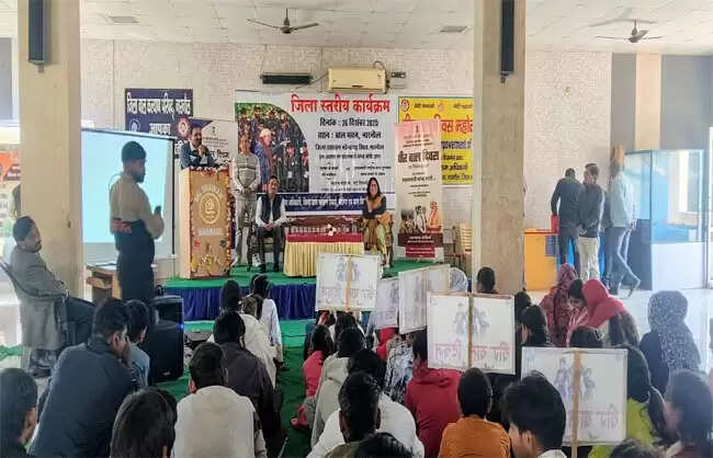 नारनौल में बच्चों ने सुना प्रधानमंत्री नरेंद्र मोदी का संबोधन