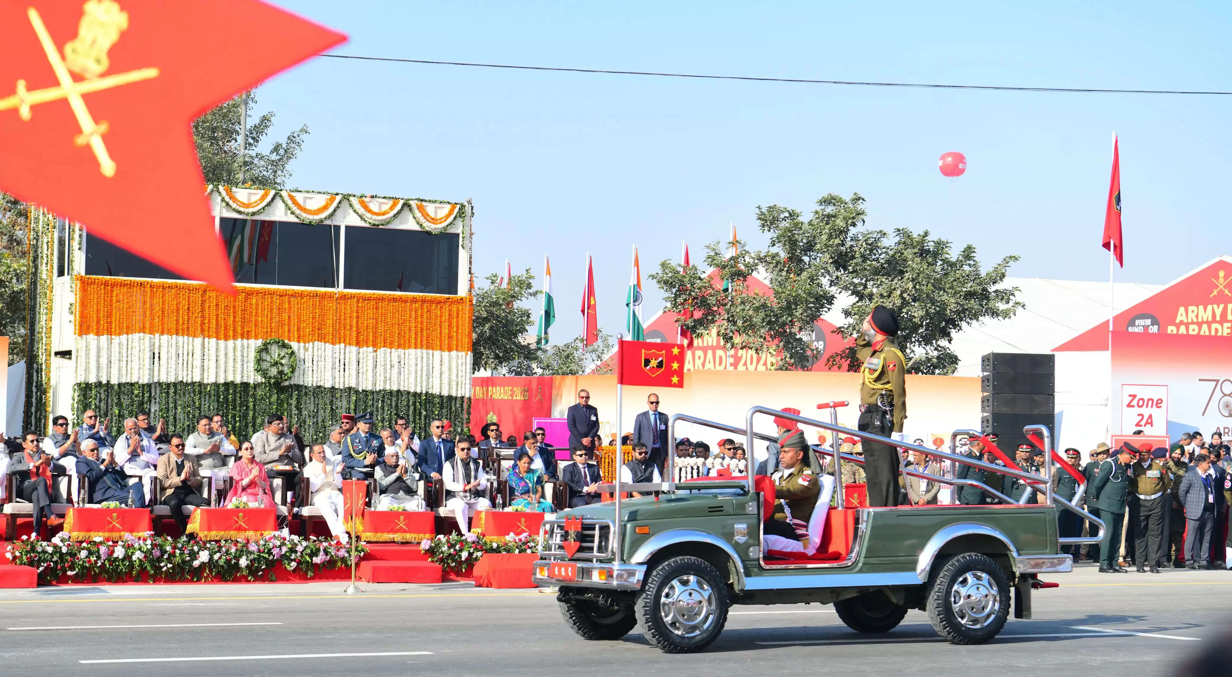 आधुनिक हथियारों के प्रदर्शन के बीच मुख्यमंत्री ने बढ़ाया सेना का मनोबल