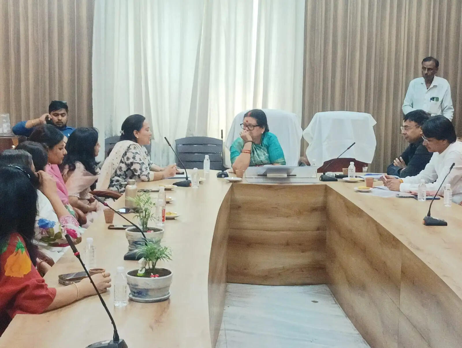 महिला कर्मियों के स्वास्थ्य व प्रशिक्षण पर बैठक, सहयोग की पहल : महापौर