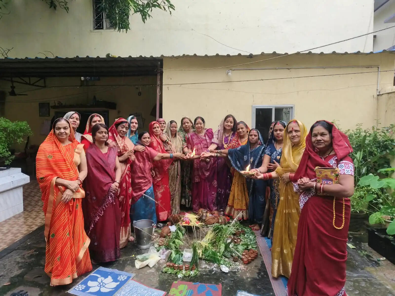 शिव मंदिर में श्रद्धा और भक्ति के साथ मनाया गया हलषष्ठी पर्व
