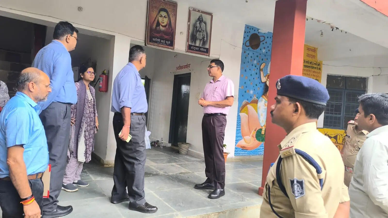 अनूपपुर: कलेक्टर एवं पुलिस अधीक्षक ने उत्कृष्ट विद्यालय मैदान का निरीक्षण कर व्यवस्थाओं का लिया जायजा