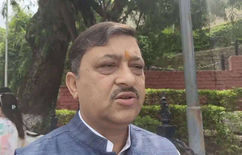 कारगिल विजय दिवस पर सांसद सुरेश कश्यप ने शहीदों को नमन किया
