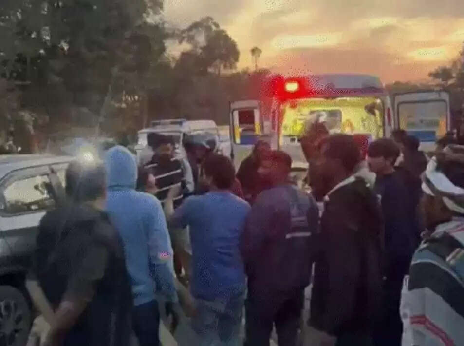 गुजरात के बनासकांठा में भीषण सड़क हादसाः राजस्थान के सात लोगों की मौत, तीन गंभीर