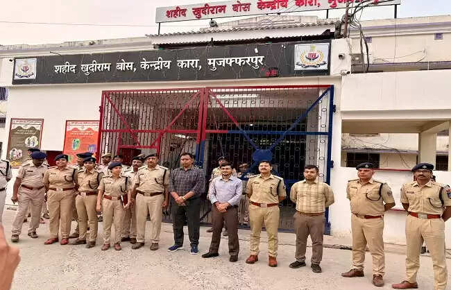 बिहार में सत्ता परिवर्तन के साथ ही सुबह-सुबह कई जेलों में एक साथ छापेमारी