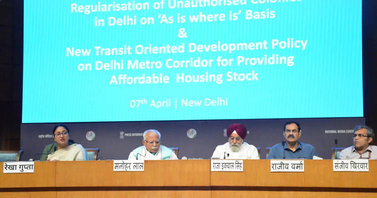 (लीड) दिल्ली में अनधिकृत कॉलोनियों के नियमितीकरण और टीओडी नीति लागू करने की घोषणा