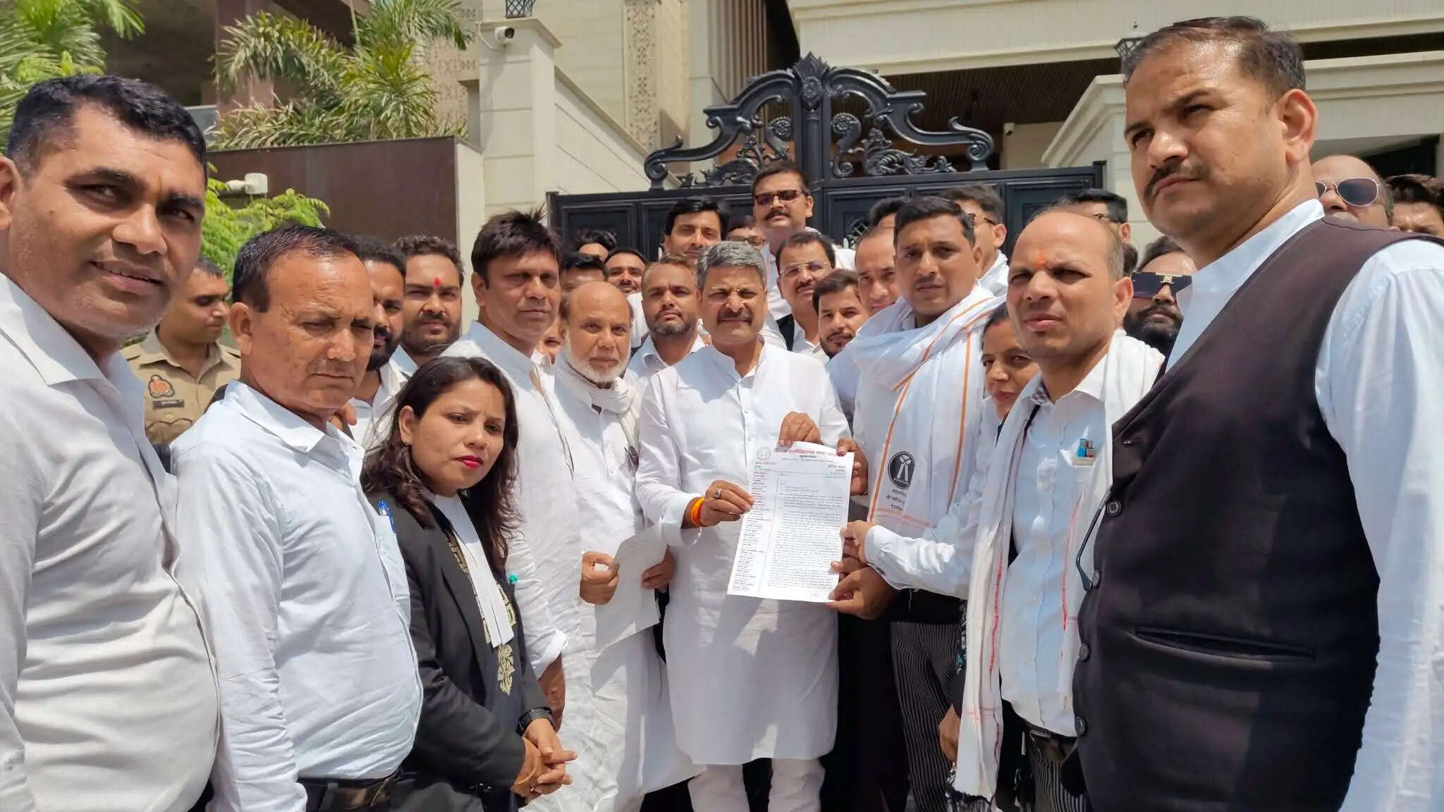 ई-पंजीकरण और रजिस्ट्री व्यवस्था प्राइवेट कंपनी को ठेके में देने के विरोध में आठवें दिन भी धरना रहा जारी