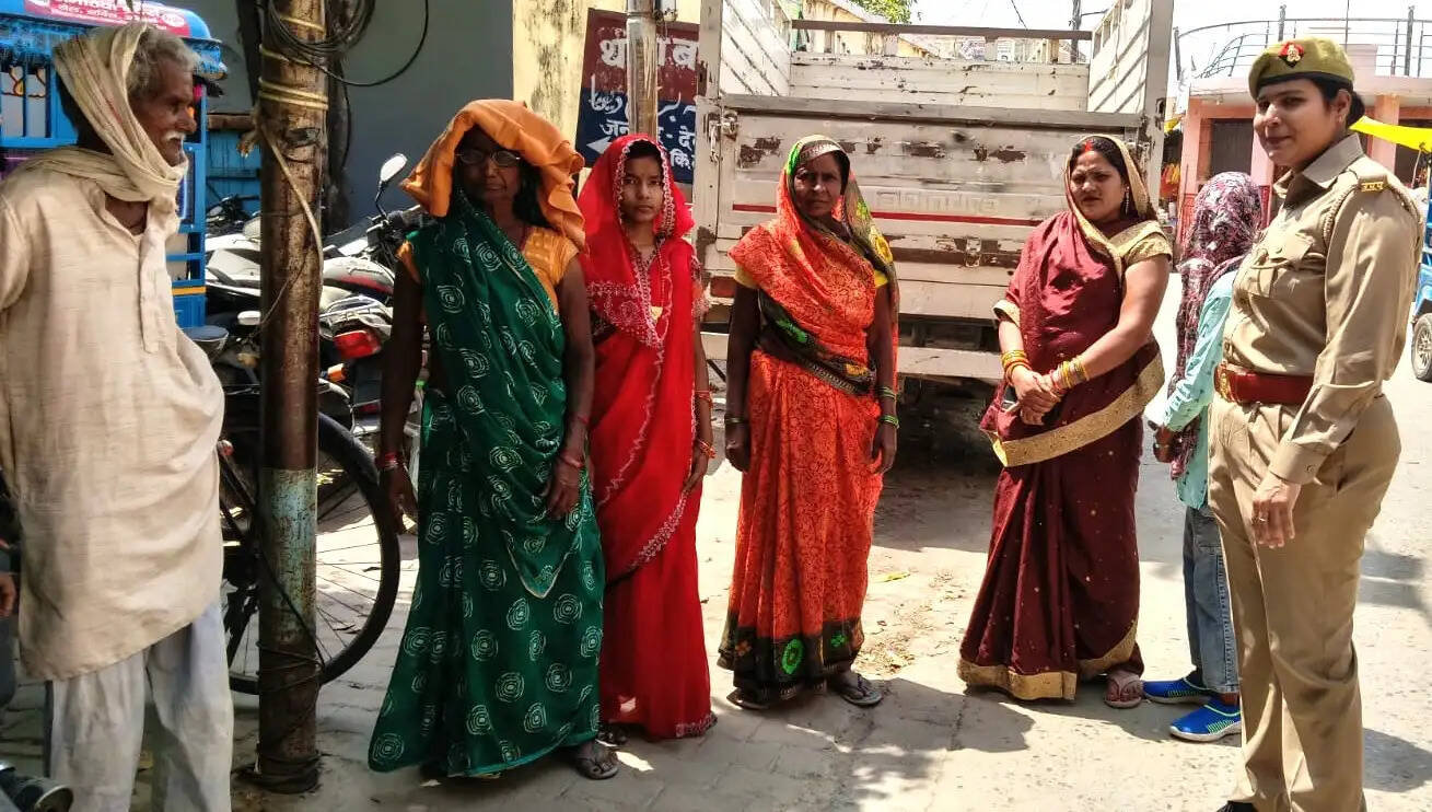 देवरिया: मिशन शक्ति फेज 5.0 के तहत महिलाओं को किया जागरूक