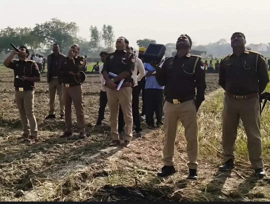 डांट से नाराज होकर युवक टावर पर चढ़ा, पुलिस ने लाउडस्पीकर से समझा कर उतारा नीचे, तीन घंटे चला ड्रामा