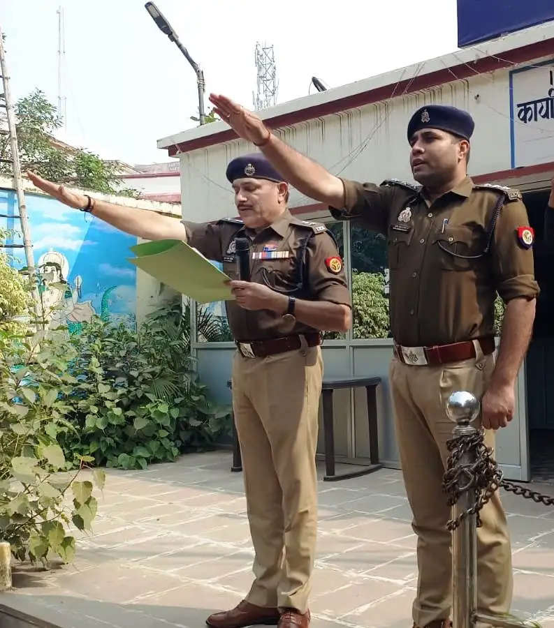 पुलिस कर्मियों को अफसरों ने दिलाई देश सेवा और संविधान के सम्मान की शपथ