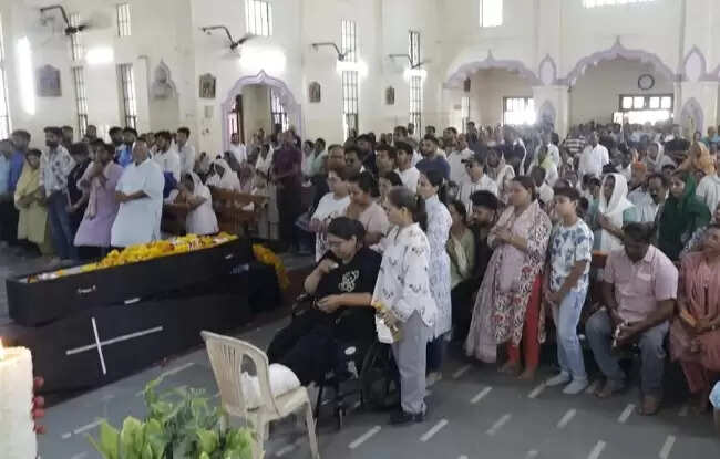 पहलगाम हमले में जान गंवाने वाले इंदौर के सुशील नथानियल का हुआ अंतिम संस्कार