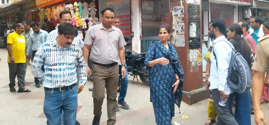 कुम्भ मेला की तैयारियां तेज: प्रमुख मंदिरों तक आधुनिक पैदल मार्गों के निर्माण का मेलाधिकारी ने किया निरीक्षण