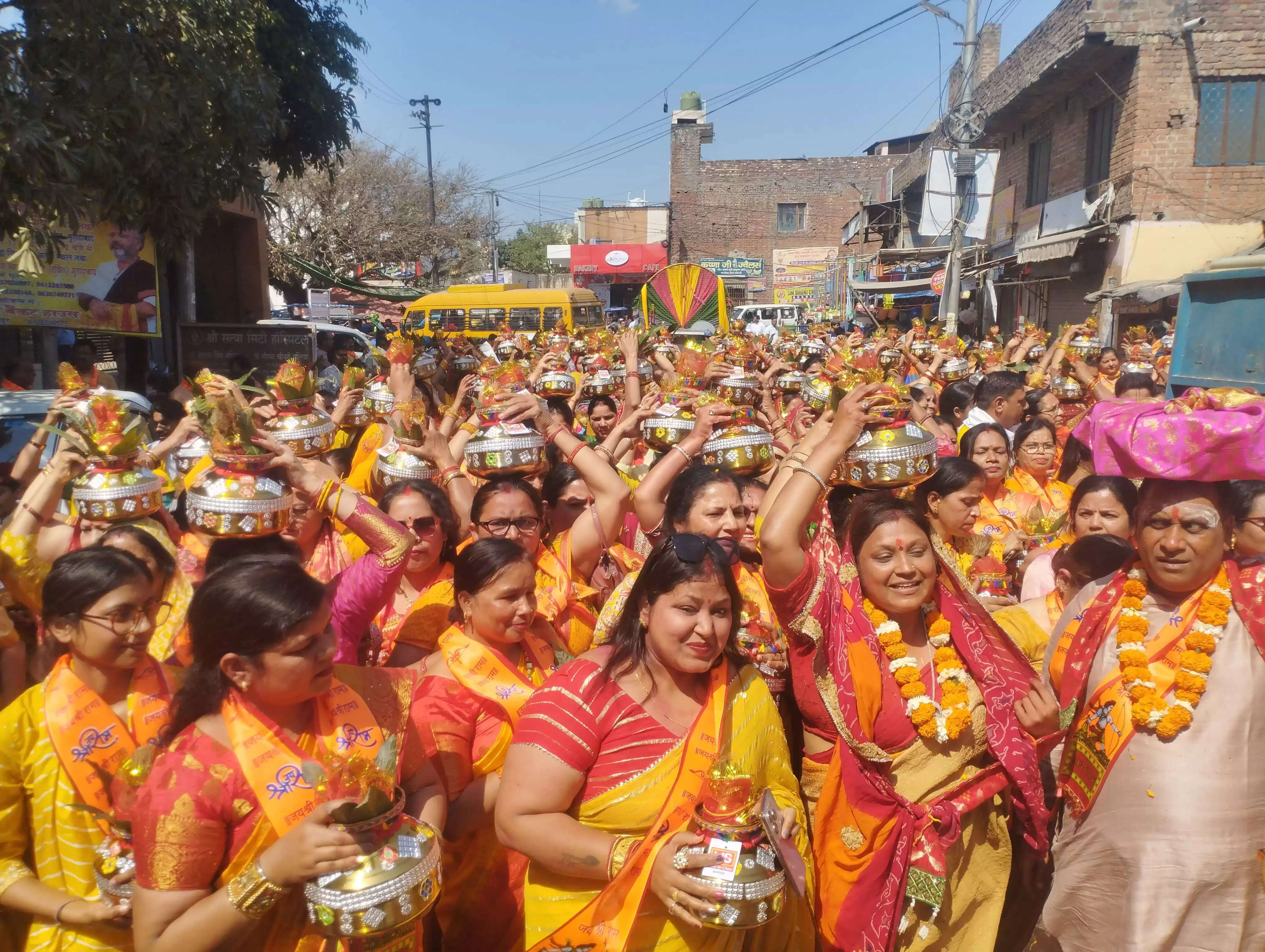 मुरादाबाद : भव्य कलश यात्रा के साथ नौ दिवसीय श्री राम कथा महोत्सव का शुभारंभ