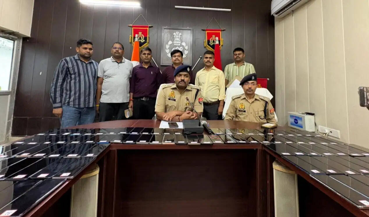 अमेठी : मालिकों को लौटाए 217 गुम मोबाइल