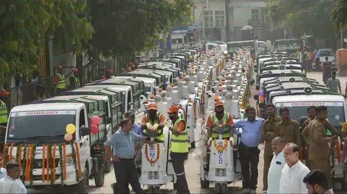 मुख्यमंत्री ने कचरा उठाने को लेकर एमसीडी की नई सुविधाओं का किया शुभारंभ