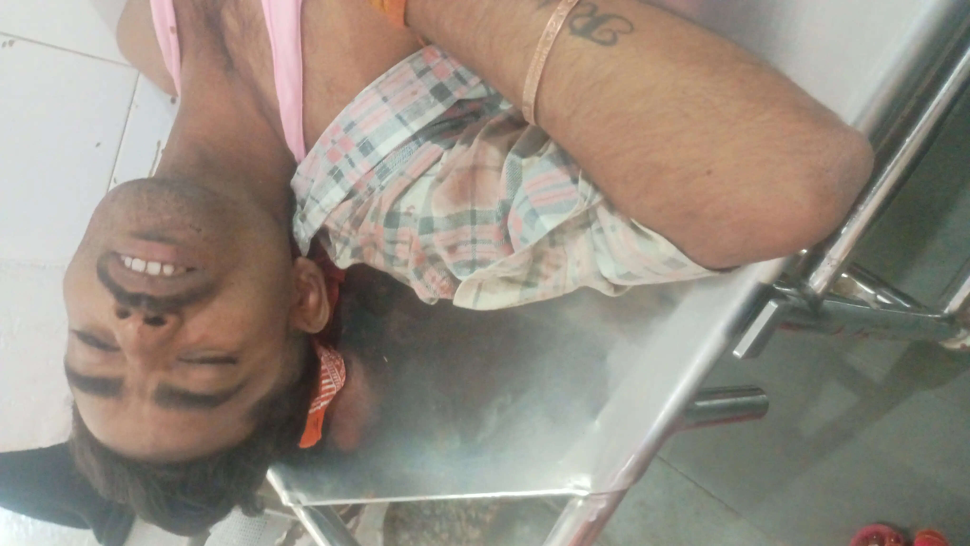 देवरिया में मरम्मत के समय हाईटेंशन लाइन में अचानक करंट आने से दो लाइनमैन झुलसे