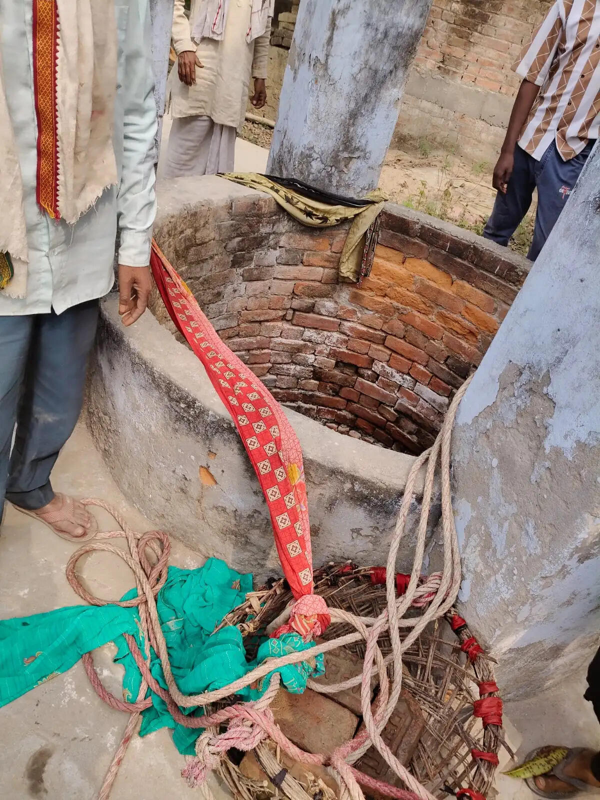 भदोही में चाचा ने मासूम बालिका को कुएँ में फेंका, माैत