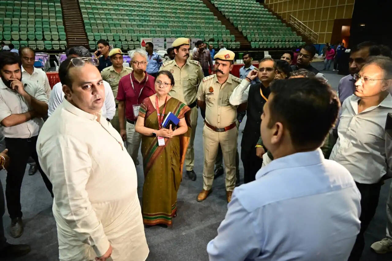 दिल्ली के स्वास्थ्य मंत्री ने मेगा रक्तदान शिविर की तैयारियों का किया निरीक्षण