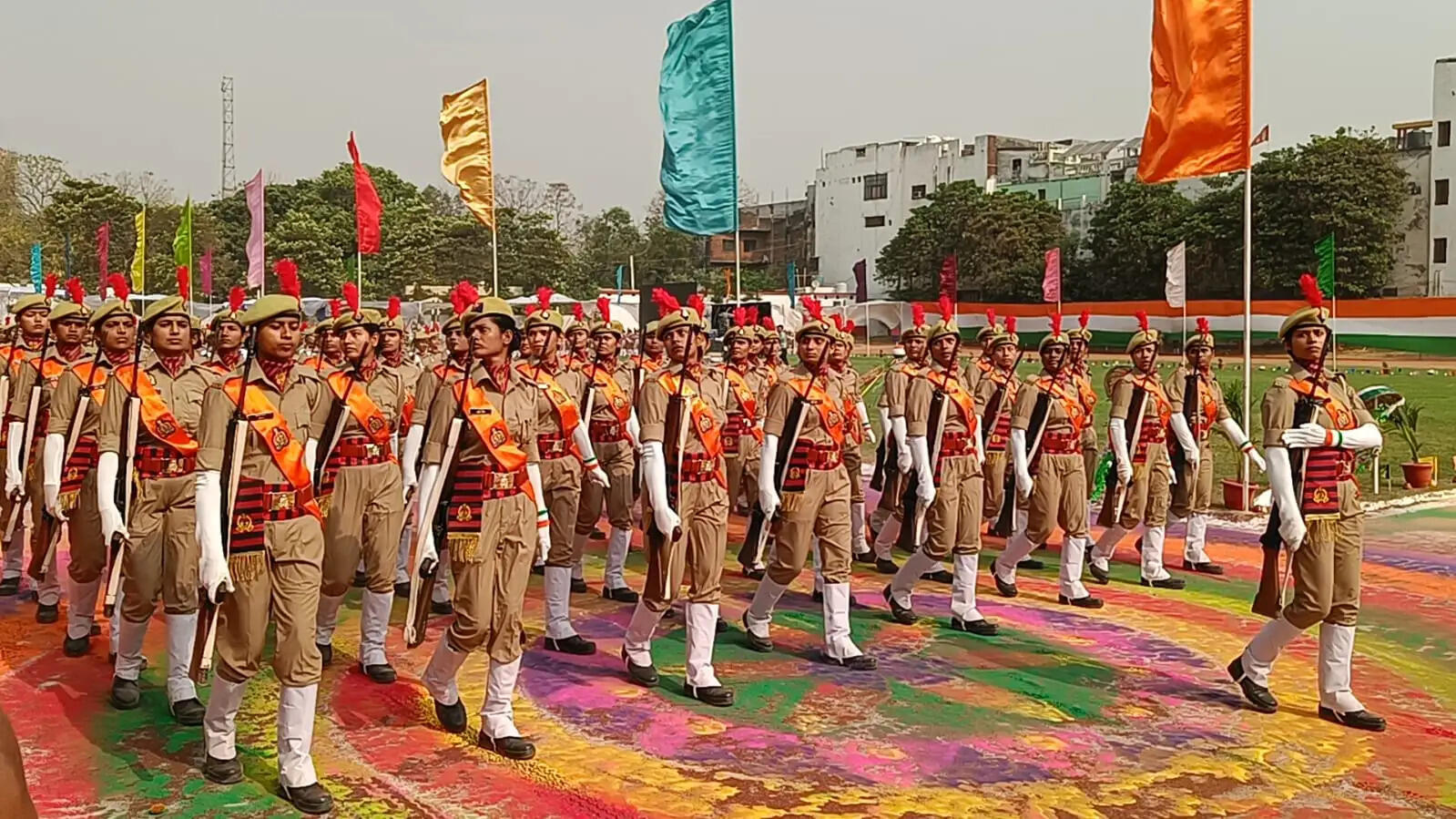 गोरखपुर पुलिस लाइन में भव्य दीक्षांत परेड: 493 महिला प्रशिक्षुओं ने ली शपथ, कानून-व्यवस्था को मिलेगी नई मजबूती