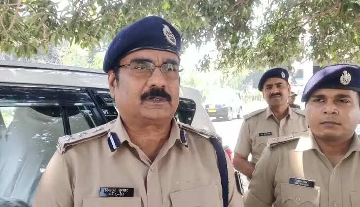 अररिया पहुंचे पूर्णिया डीआईजी, ईवीएम वेयर हाउस और डिस्पैच सेंटर का किया निरीक्षण