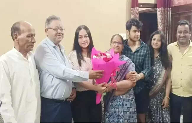 सोनीपत की अनुष्का जैन के यूपीएससी में 283वीं रैंक आने पर किया सम्मानित