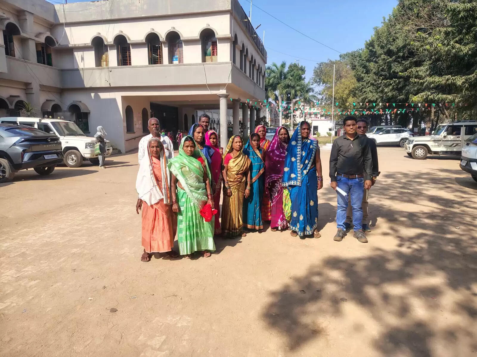 धमतरी : अवैध शराब बिक्री को लेकर ग्रामीणों में आक्रोश,&nbsp;ग्रामीण पहुंचे&nbsp;कलेक्ट्रेट