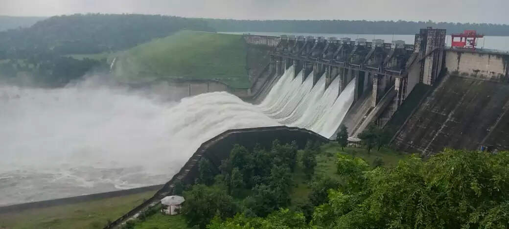 शिवपुरी : सिंध नदी फिर उफान पर, अटल सागर के खुले 8 गेट