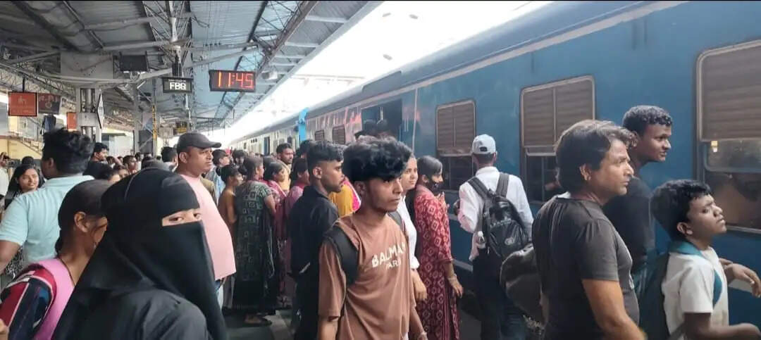 जोगबनी-सिलीगुड़ी एक्सप्रेस समेत तीन ट्रेनें पुनः रद्द, बढ़ी परेशानी