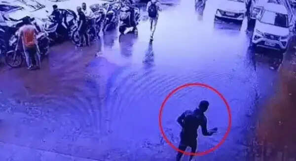 भोपाल में प्रहरी से मारपीट कर हमीदिया अस्पताल से बंदी फरार, हथकड़ी समेत भागा