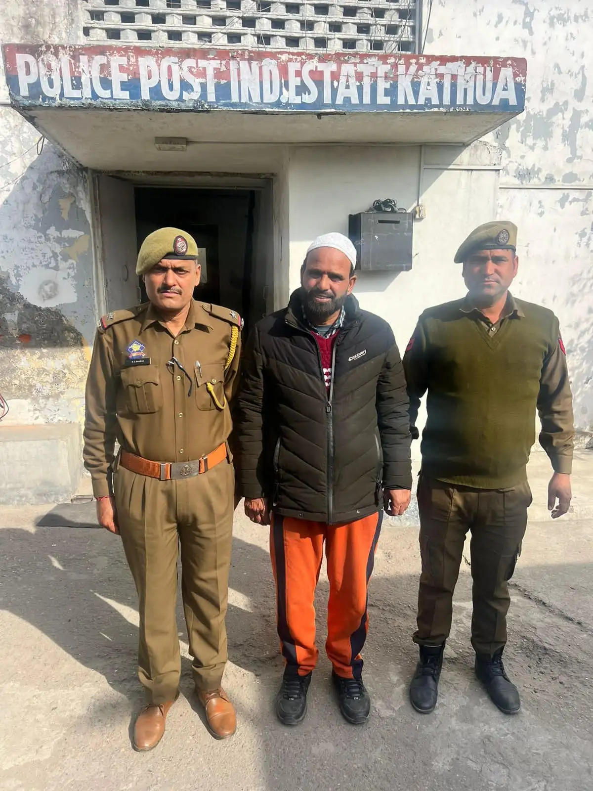 कठुआ पुलिस ने भगोड़े को किया गिरफ्तार