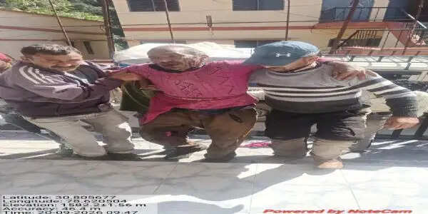 भालू के हमले से वनकर्मी घायल, हायर सेंटर रेफर