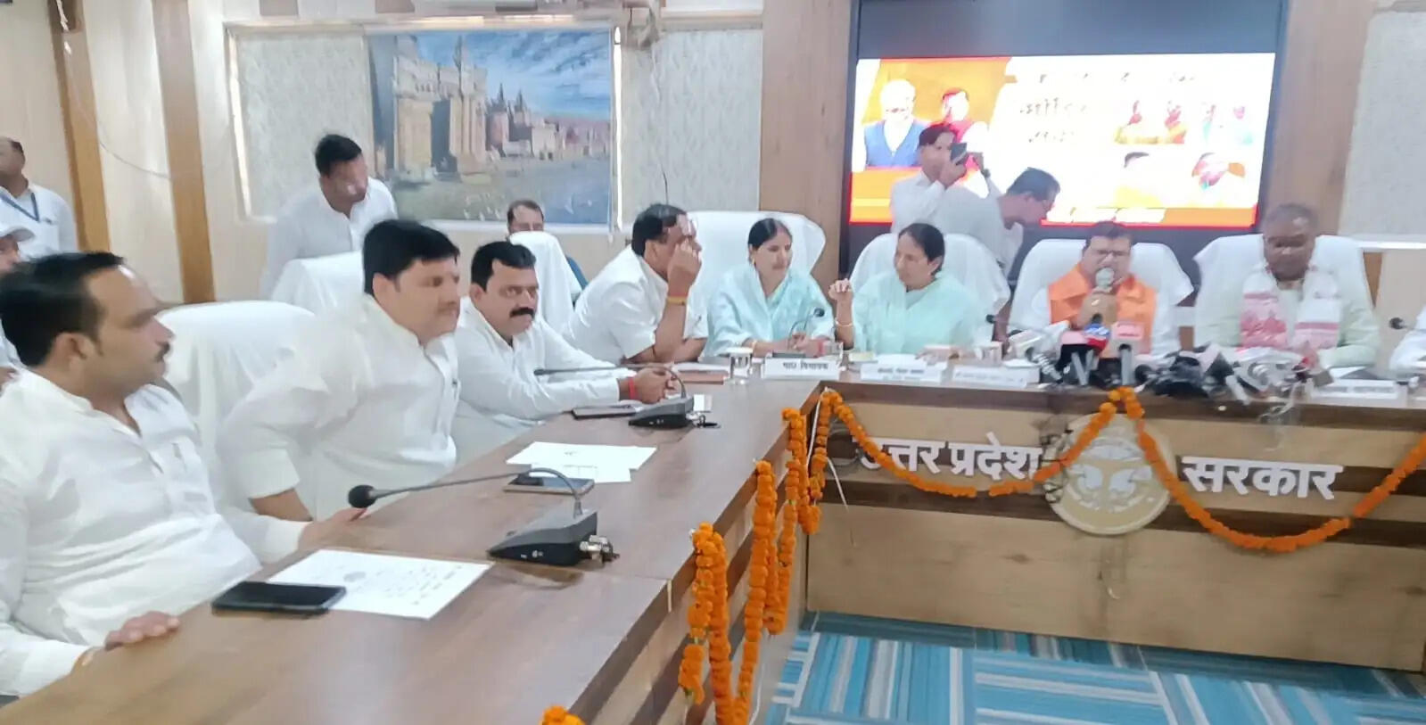 औरैया के प्रभारी मंत्री ने 12 वर्ष के मोदी सरकार के गिनाए विकास कार्य, कहा- बिना भेदभाव के हाे रहे काम