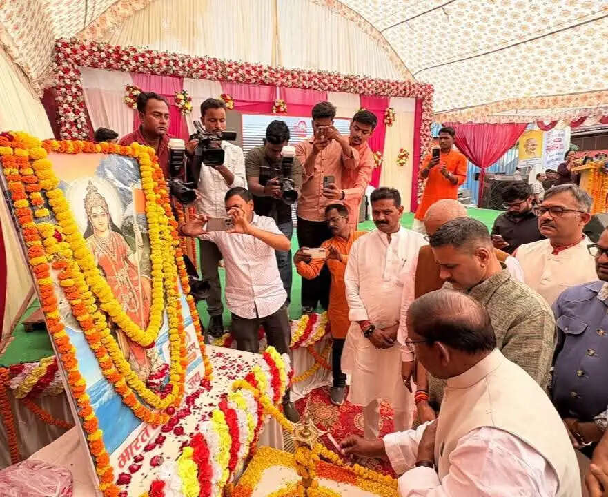संस्कार देना और मानव सेवा करना सबसे बड़ा धर्म : राज्यपाल लक्ष्मण आचार्य