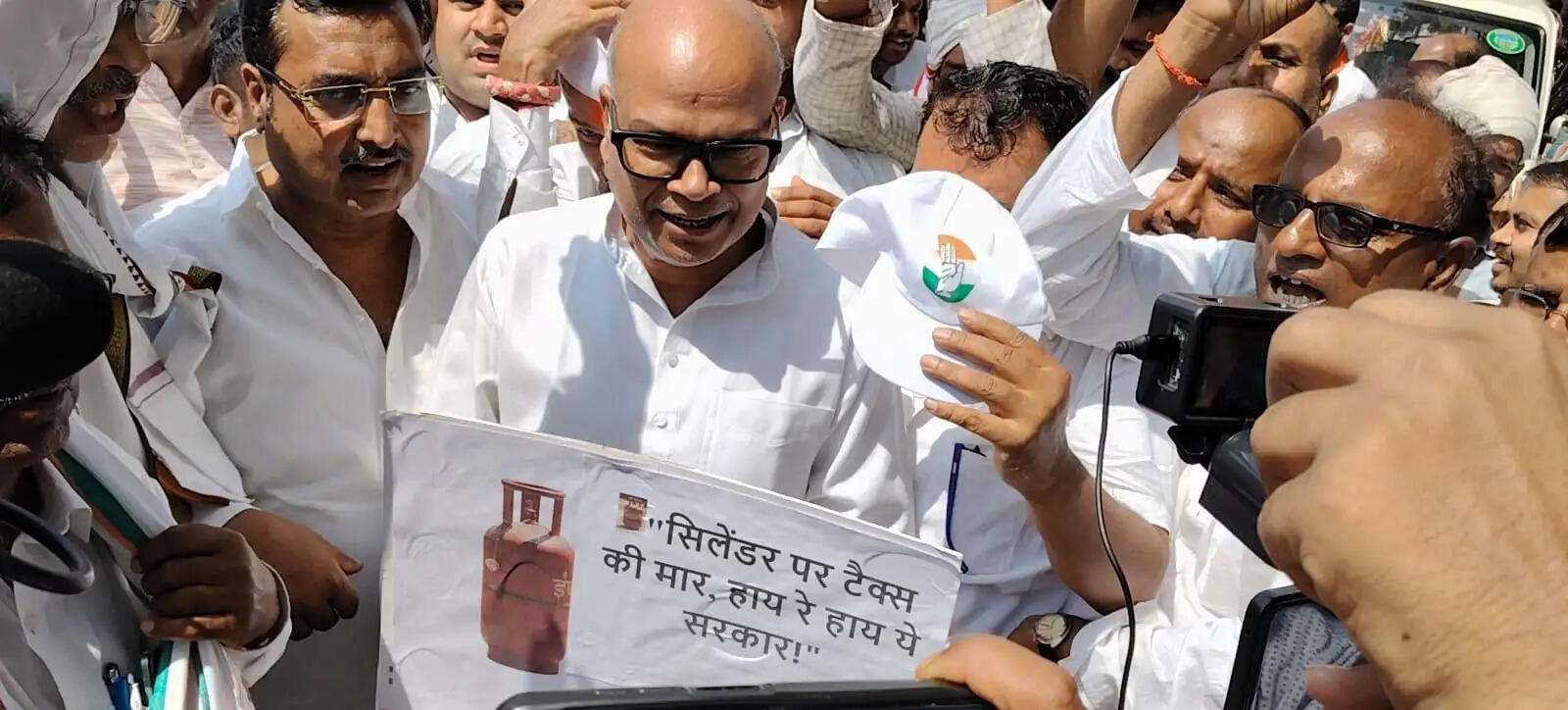 मोदी सरकार की गलत नीतियों से देश में महंगाई और गैस संकटः&nbsp;राजेश राम