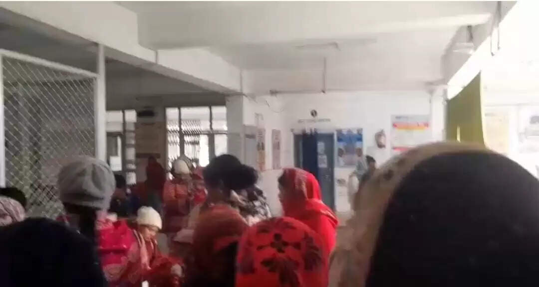 मशरक में प्रधानमंत्री सुरक्षित मातृत्व अभियान के तहत सैकड़ों गर्भवती महिलाओं की हुई जांच