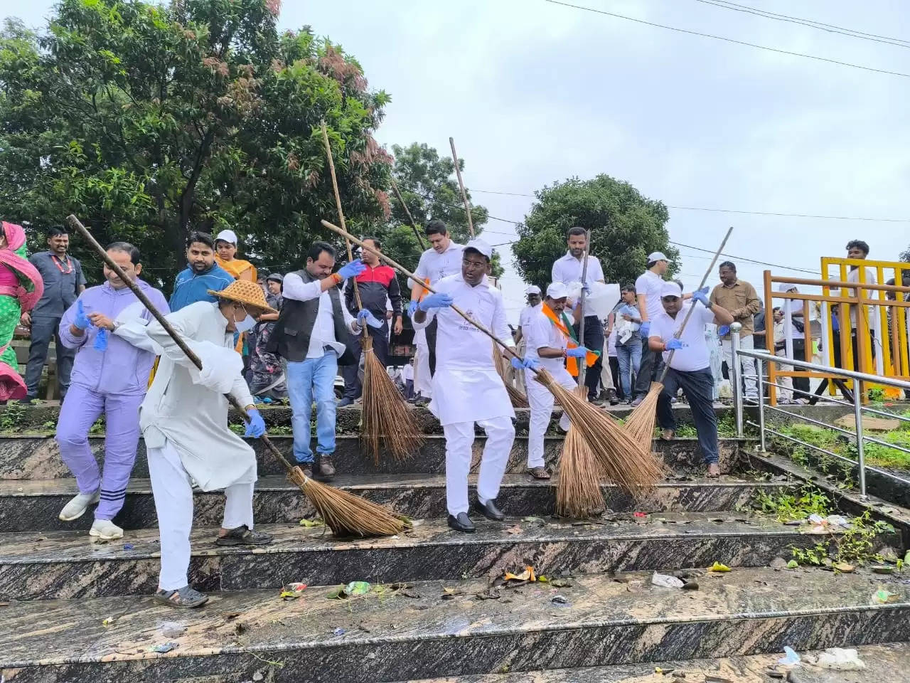 अनूपपुर: जिले को स्वच्छता के क्षेत्र में नम्बर एक बनाने नागरिक करें सहयोग-प्रभारी मंत्री दिलीप अहिरवार