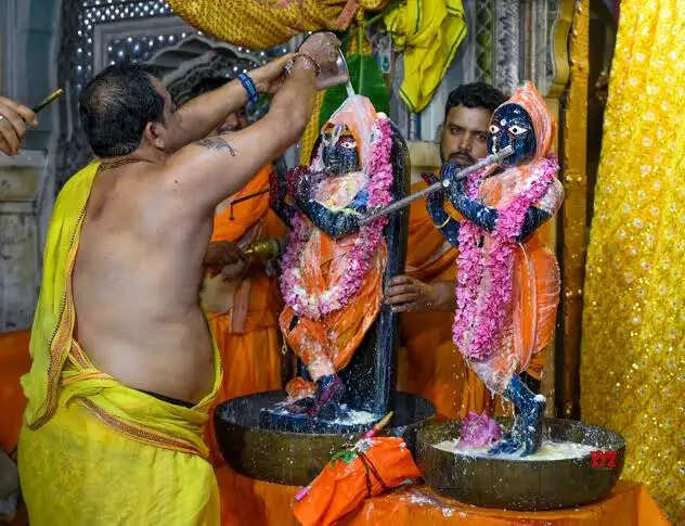(अपडेट) ‘नंद के आनंद भयो, जय कन्हैया लाल की...’गूंज उठी छोटी काशी
