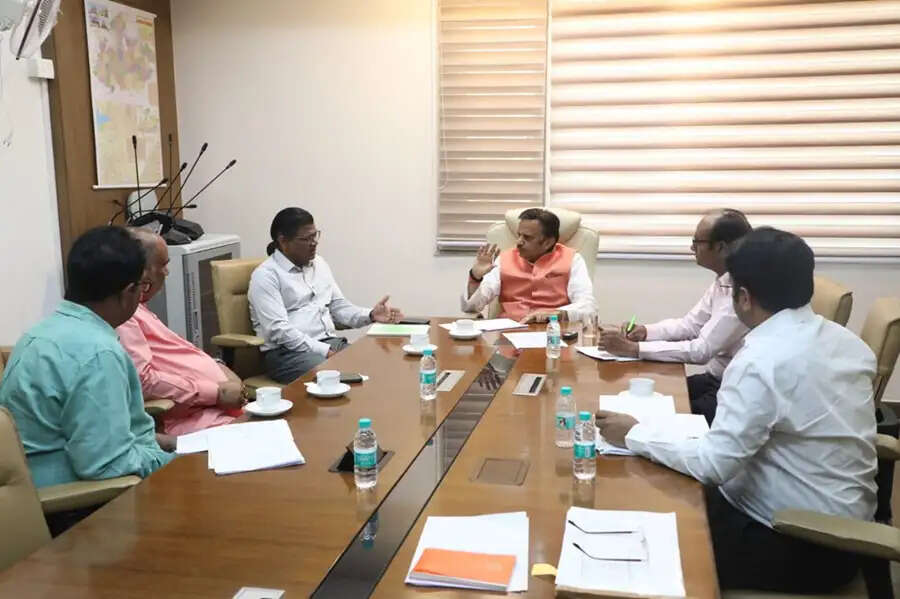 क्षेत्र के समग्र विकास के लिए सुदृढ़ अधोसंरचना का विकास अत्यंत आवश्यक: उप मुख्यमंत्री शुक्ल