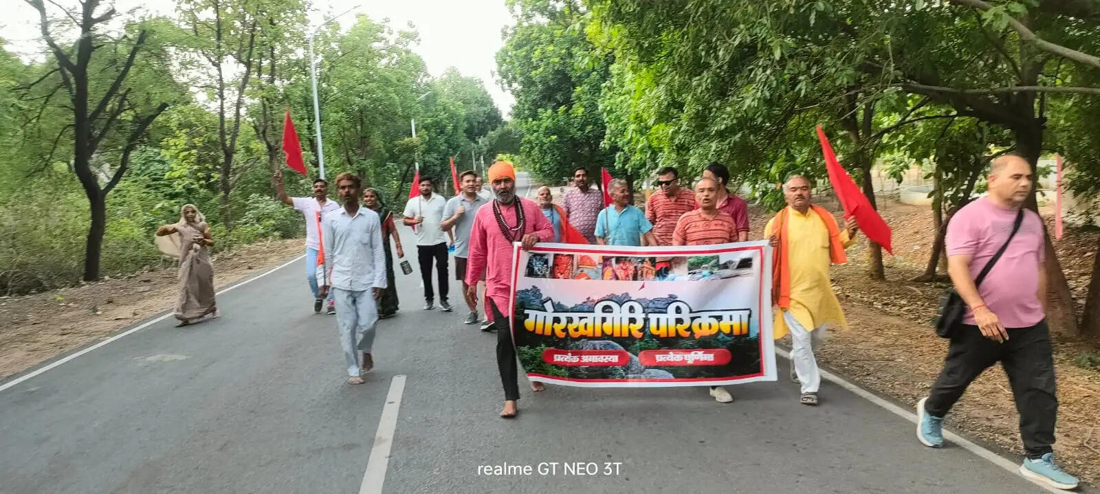 सोमवती अमावस्या पर श्रद्धालुओं ने लगाई गोरखगिरि परिक्रमा