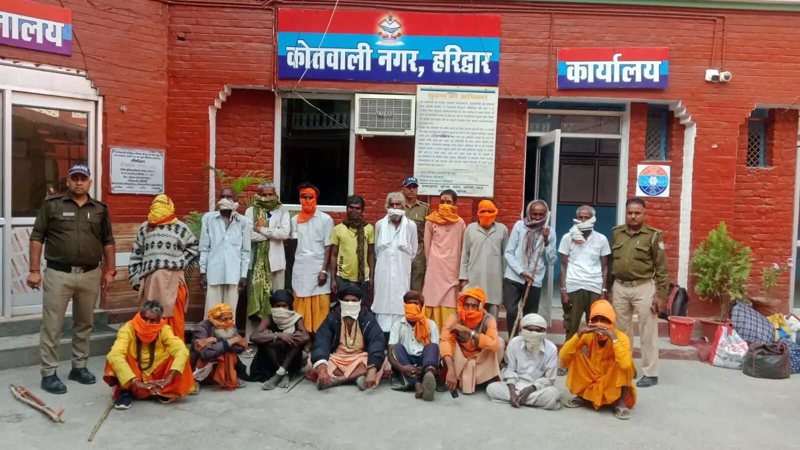 ऑपरेशन कालनेमि: 17 ढोंगी बाबा गिरफ्तार