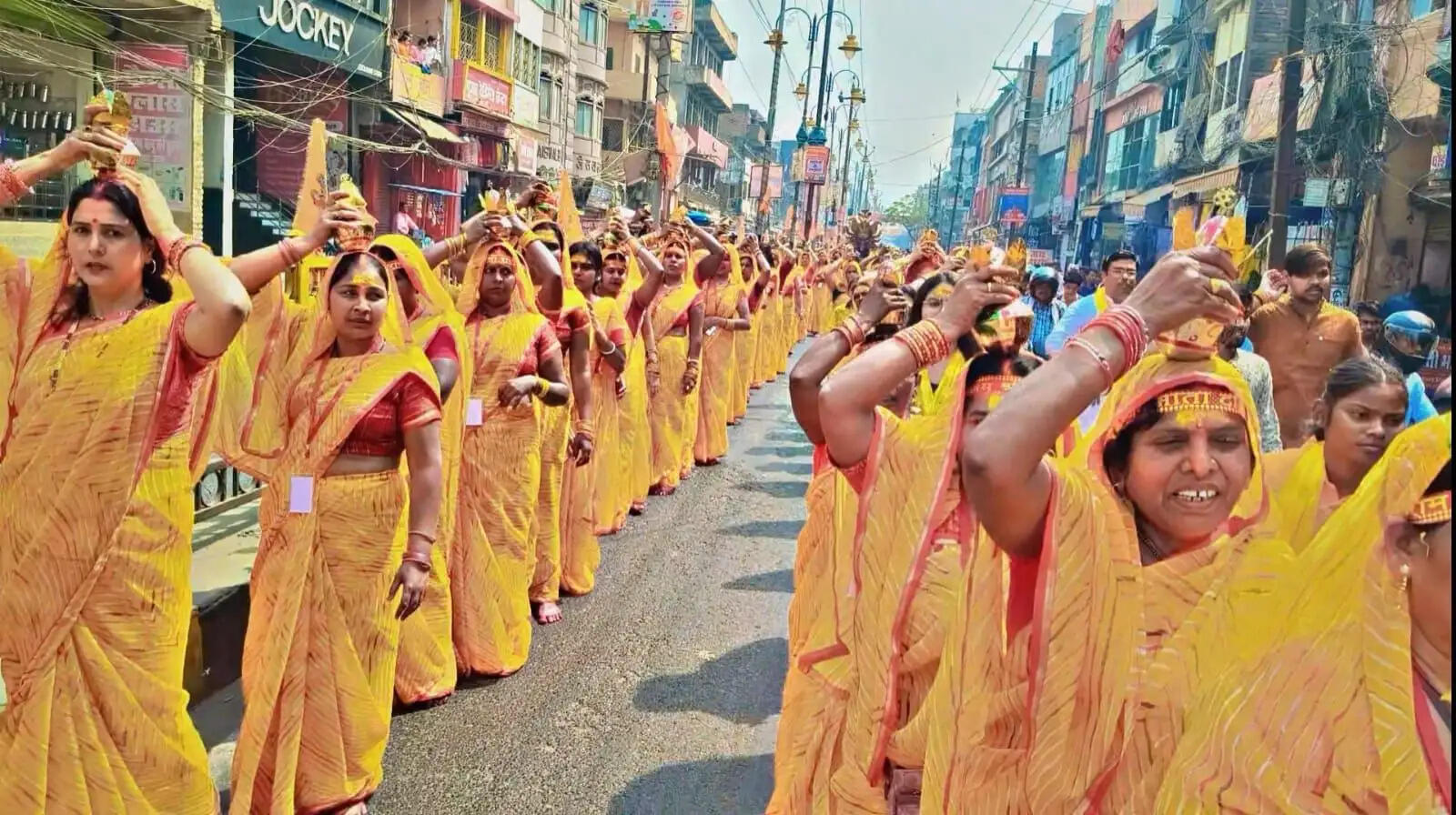 भव्य कलश यात्रा से राममय हुआ सीवान, रविवार से शुरू होगी श्रीराम कथा