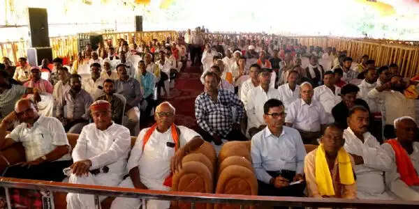 दमोह: सिंग्रामपुर में गूंजा रानी दुर्गावती का गौरवगान, गरिमामय कार्यक्रम में अर्पित की गई श्रद्धांजलि