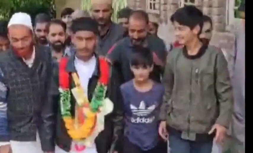 काम के लिए कश्मीर गए नाबालिग युवक के धर्म परिवर्तन का वीडियो वायरल, पिता ने लगाया जबरन धर्मांतरण कराने का आरोप