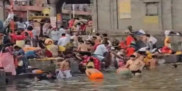 मप्र:&nbsp;महासंयोग में आस्था का महापर्व, सोमवती अमावस्या&nbsp;पर&nbsp;उज्जैन से चित्रकूट तक उमड़ा श्रद्धा का सैलाब