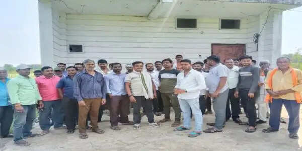 (संशोधित) श्यामतराई में कथित देह व्यापार के विरोध में ग्रामीणों का प्रदर्शन