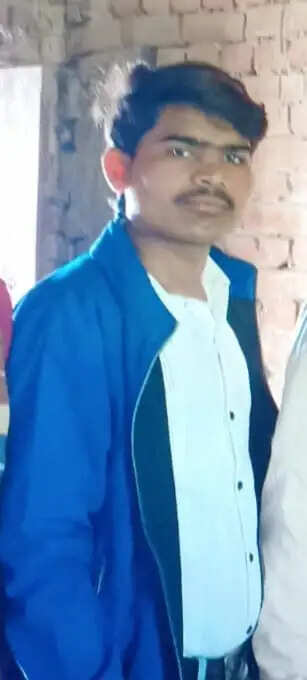 इंटर की परीक्षा देकर बाइक से लौट रहे छात्र की मार्ग दुर्घटना में मौत, साथी घायल