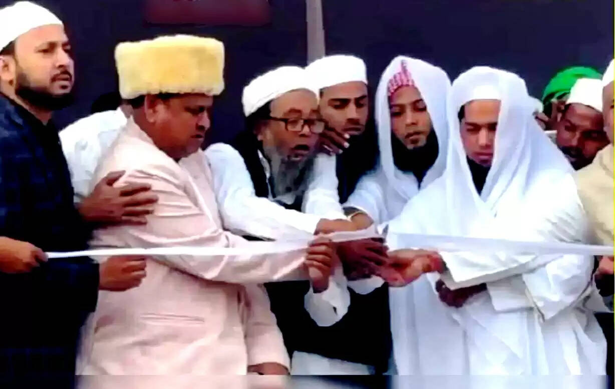 बंगाल के बाबरी मस्जिद शिलान्यास में जिसे बताया विदेशी इमाम वह निकले स्थानीय