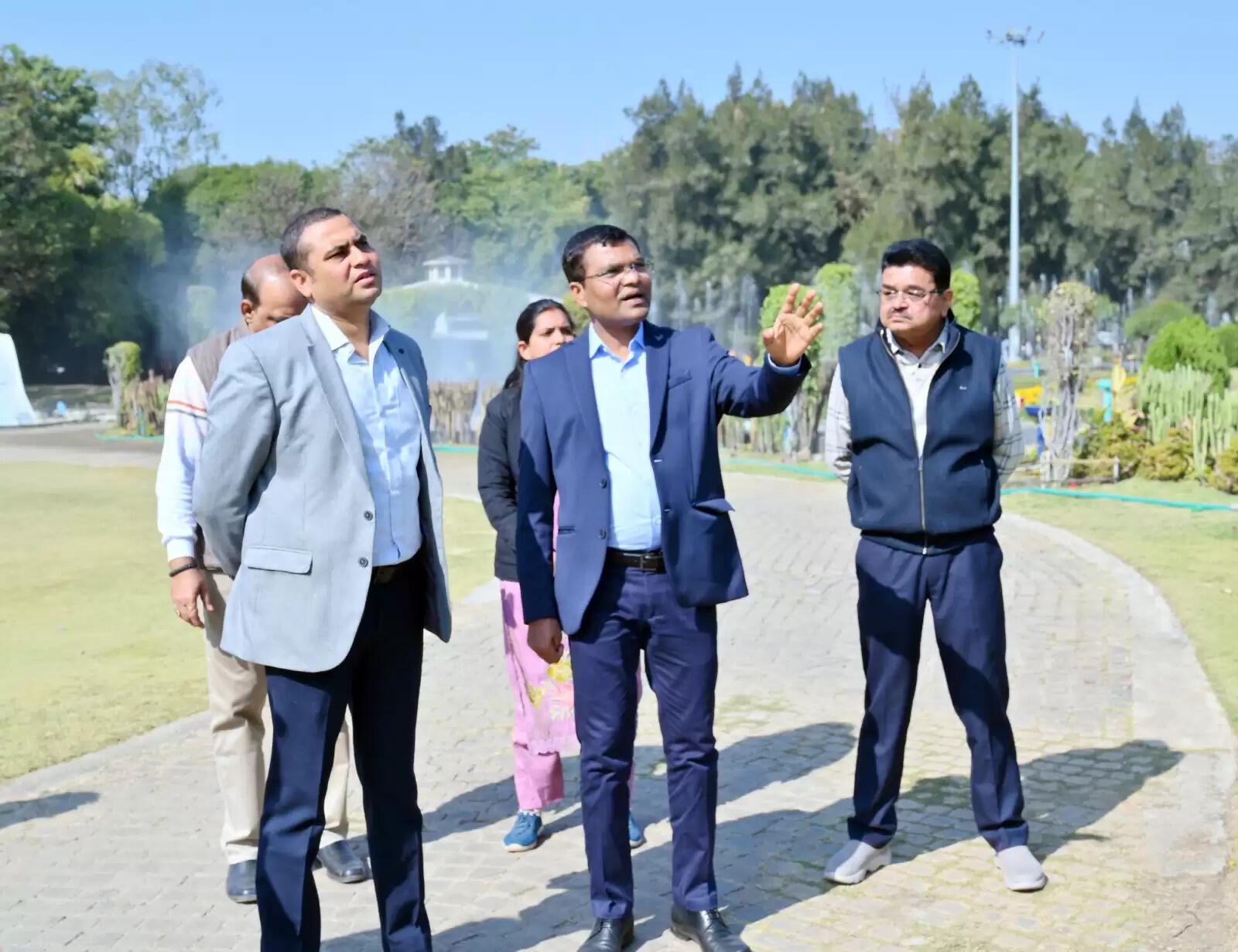 जबलपुरः औचक निरीक्षण में कलेक्टर निगमायुक्त ने की शहर के विकास कार्यों की समीक्षा